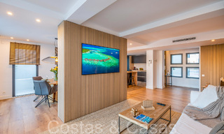 Lista para entrar a vivir, villa moderna de calidad en venta cerca de los campos de golf en Nueva Andalucía, Marbella 65261 