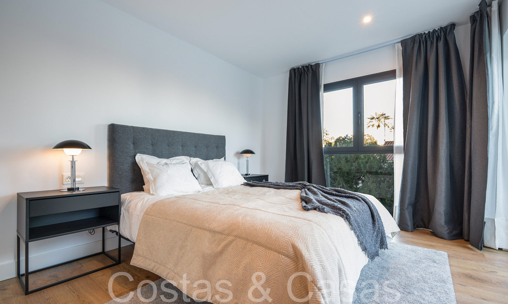 Lista para entrar a vivir, villa moderna de calidad en venta cerca de los campos de golf en Nueva Andalucía, Marbella 65264