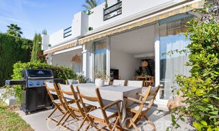 Casa adosada recientemente renovada en un complejo cerrado en venta, junto al campo de golf en Nueva Andalucía, Marbella 65225 