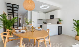 Casa adosada recientemente renovada en un complejo cerrado en venta, junto al campo de golf en Nueva Andalucía, Marbella 65227 