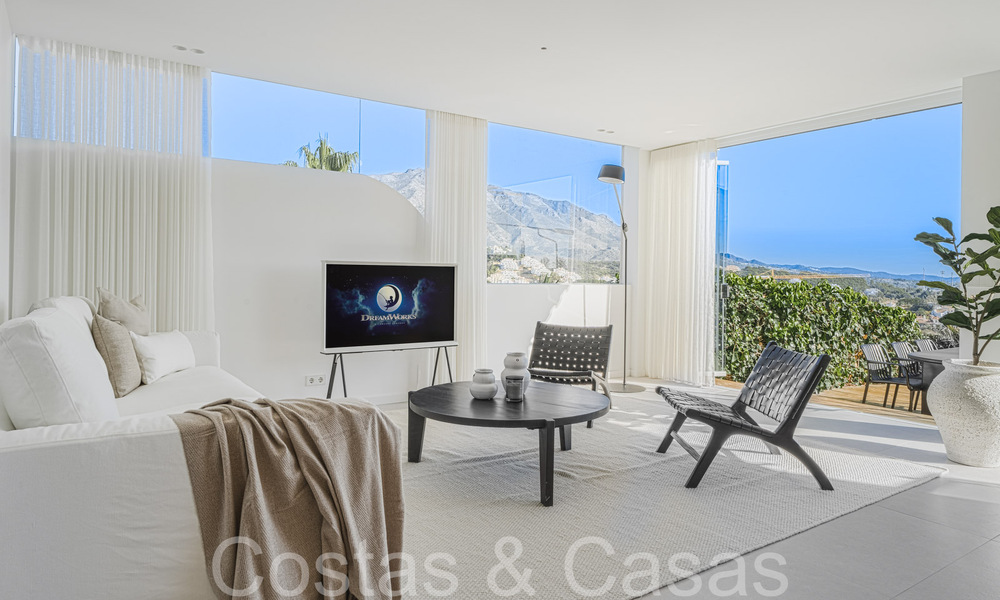 Lujoso apartamento en venta con acogedora terraza, piscina privada y vistas al mar en Nueva Andalucía, Marbella 65183