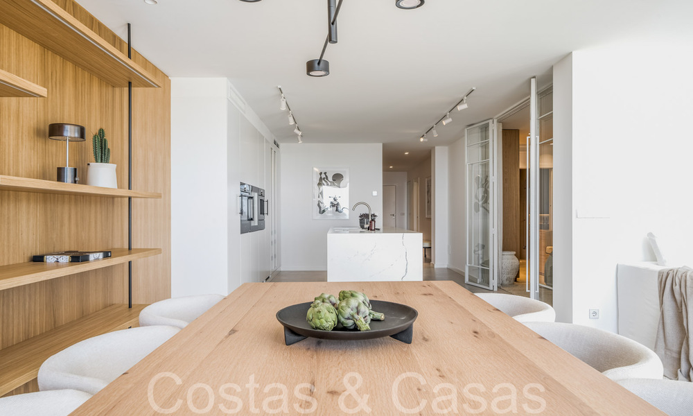 Lujoso apartamento en venta con acogedora terraza, piscina privada y vistas al mar en Nueva Andalucía, Marbella 65184