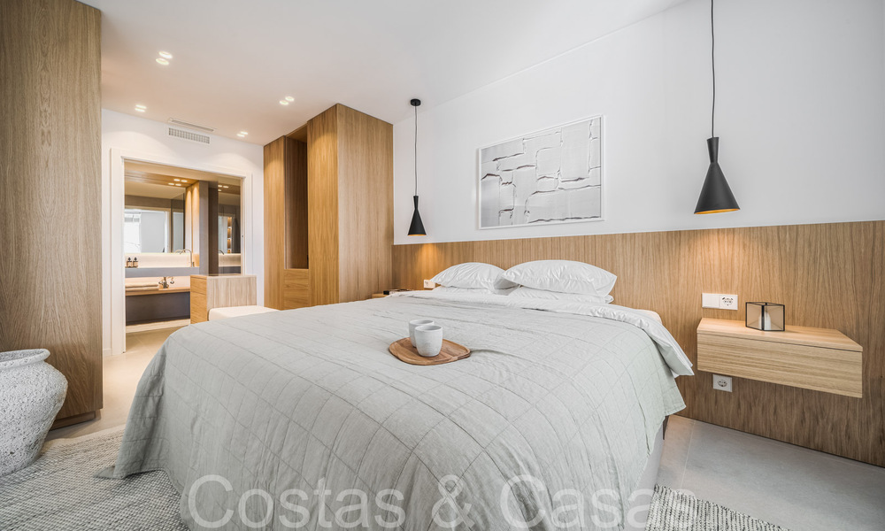Lujoso apartamento en venta con acogedora terraza, piscina privada y vistas al mar en Nueva Andalucía, Marbella 65188