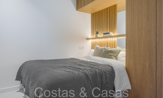 Lujoso apartamento en venta con acogedora terraza, piscina privada y vistas al mar en Nueva Andalucía, Marbella 65195 