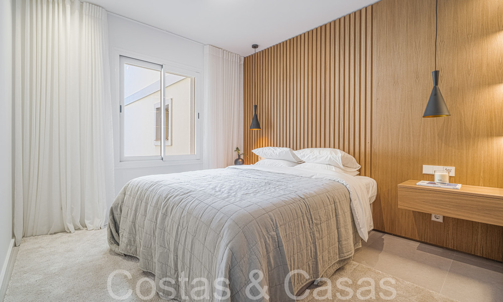 Lujoso apartamento en venta con acogedora terraza, piscina privada y vistas al mar en Nueva Andalucía, Marbella 65196