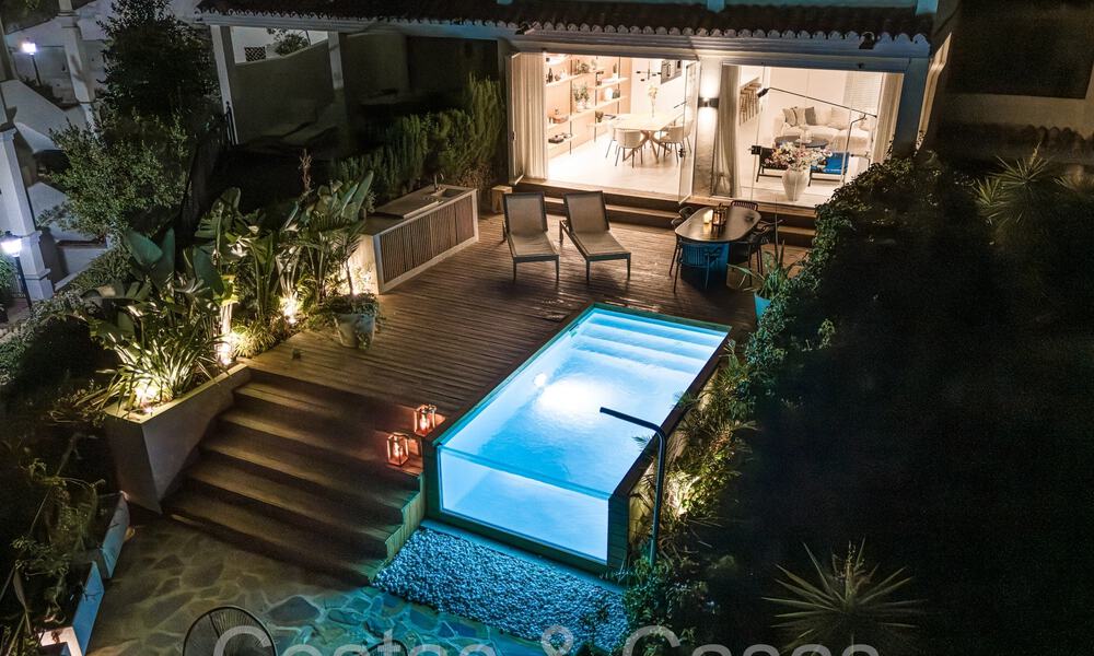 Lujoso apartamento en venta con acogedora terraza, piscina privada y vistas al mar en Nueva Andalucía, Marbella 65201