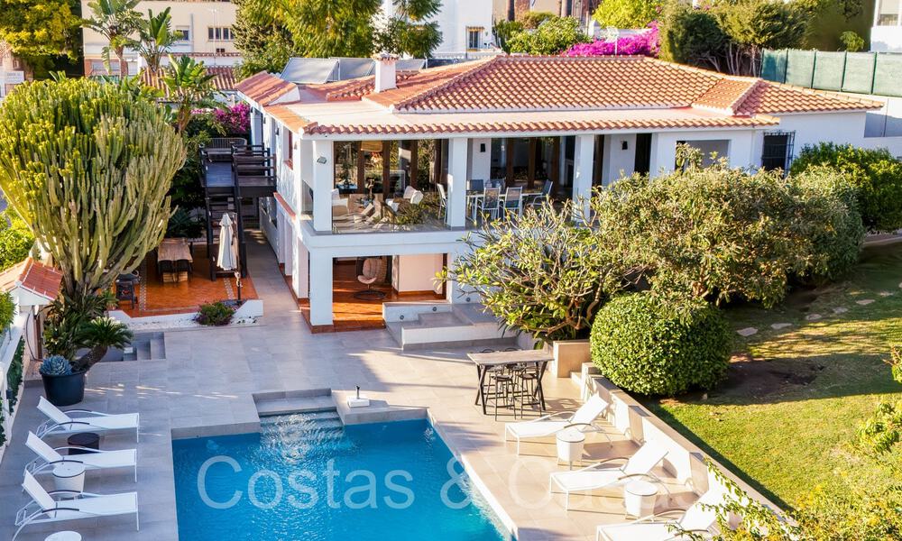 Amplia y contemporánea villa de lujo en venta en una popular zona residencial en Nueva Andalucía, Marbella 65011
