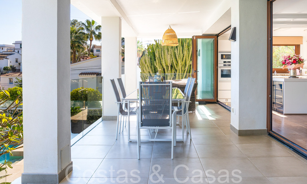 Amplia y contemporánea villa de lujo en venta en una popular zona residencial en Nueva Andalucía, Marbella 65012