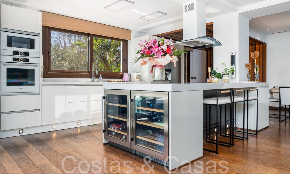 Amplia y contemporánea villa de lujo en venta en una popular zona residencial en Nueva Andalucía, Marbella 65016