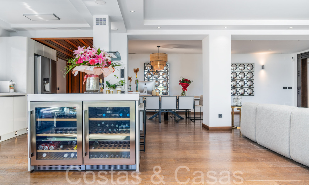 Amplia y contemporánea villa de lujo en venta en una popular zona residencial en Nueva Andalucía, Marbella 65018