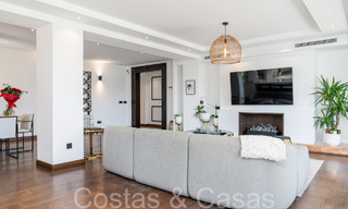Amplia y contemporánea villa de lujo en venta en una popular zona residencial en Nueva Andalucía, Marbella 65023 