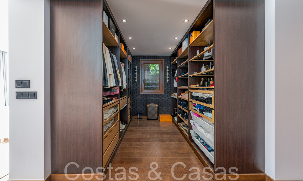 Amplia y contemporánea villa de lujo en venta en una popular zona residencial en Nueva Andalucía, Marbella 65028