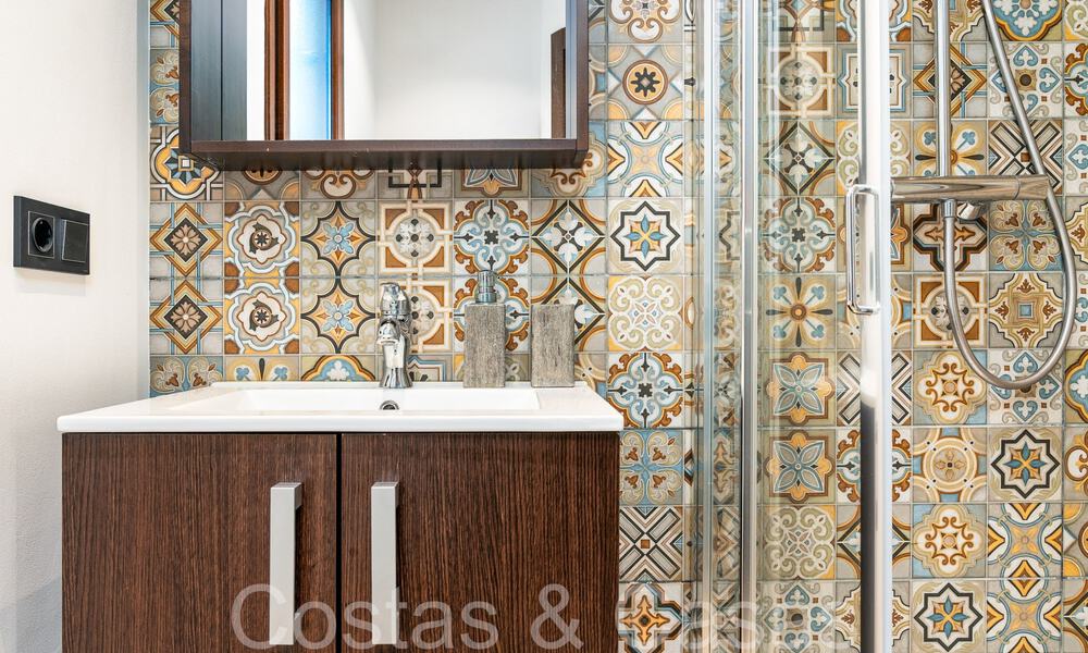 Amplia y contemporánea villa de lujo en venta en una popular zona residencial en Nueva Andalucía, Marbella 65038