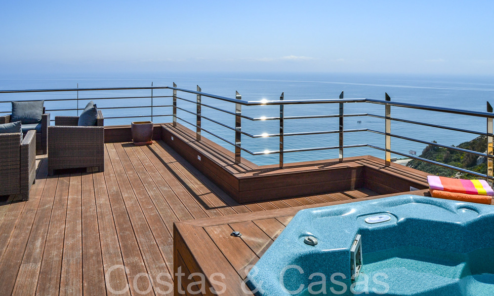 Lujosa villa con estilo arquitectónico moderno e impresionantes vistas al mar en venta en Manilva, Costa del Sol 64984