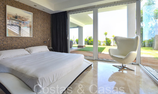 Lujosa villa con estilo arquitectónico moderno e impresionantes vistas al mar en venta en Manilva, Costa del Sol 64989 