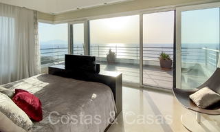 Lujosa villa con estilo arquitectónico moderno e impresionantes vistas al mar en venta en Manilva, Costa del Sol 64999 