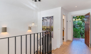 Casa adosada lujosamente renovada en venta con amplia terraza y vistas al campo de golf en La Quinta golf resort, Benahavis - Marbella 64651 