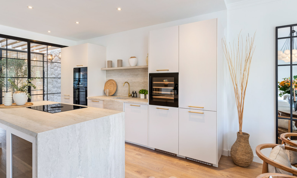 Casa adosada lujosamente renovada en venta con amplia terraza y vistas al campo de golf en La Quinta golf resort, Benahavis - Marbella 64668