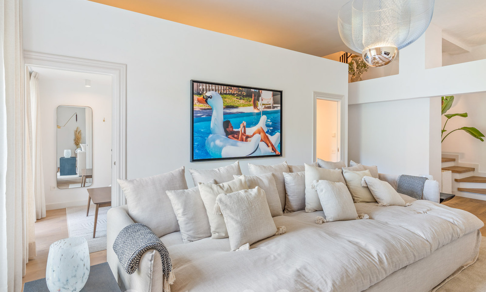 Casa adosada lujosamente renovada en venta con amplia terraza y vistas al campo de golf en La Quinta golf resort, Benahavis - Marbella 64677