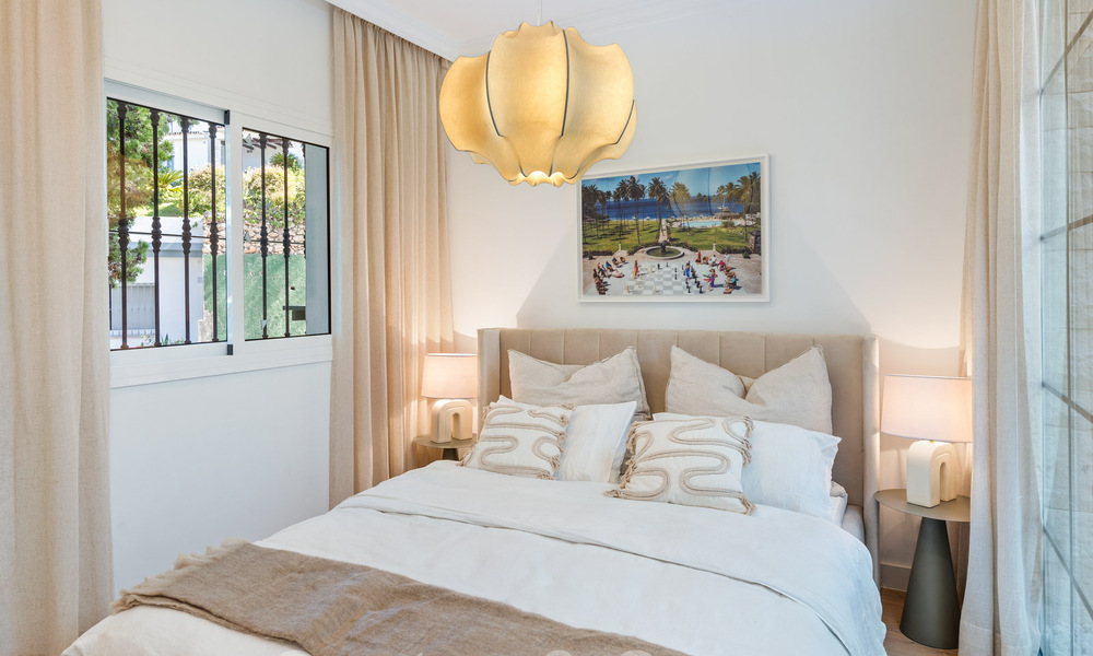 Casa adosada lujosamente renovada en venta con amplia terraza y vistas al campo de golf en La Quinta golf resort, Benahavis - Marbella 64680