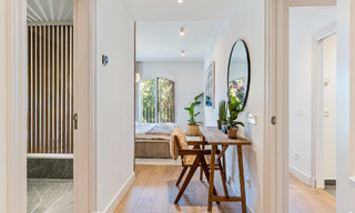 Casa adosada lujosamente renovada en venta con amplia terraza y vistas al campo de golf en La Quinta golf resort, Benahavis - Marbella 64687 