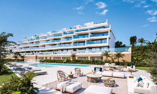 Apartamentos de lujo nuevos y contemporáneos con vistas al mar en venta en Manilva, Costa del Sol 65078 