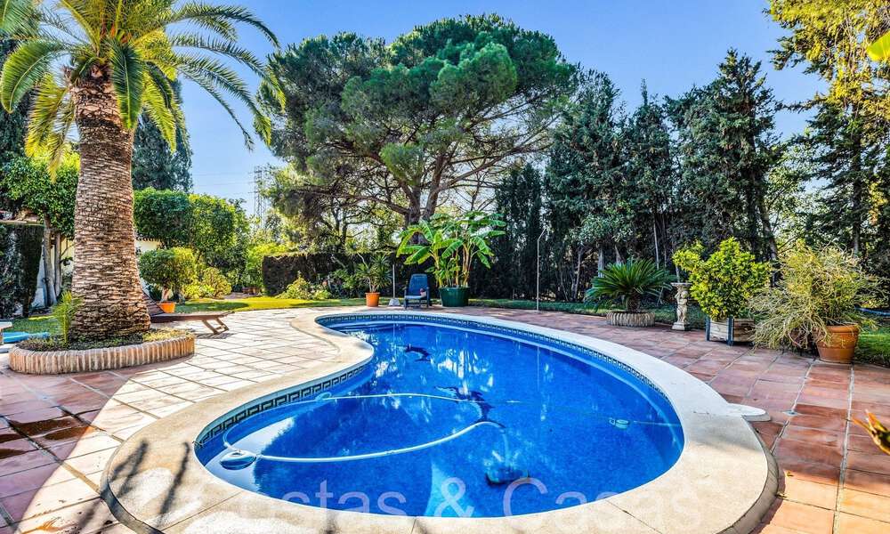 Villa rústica en venta en una amplia parcela en la Nueva Milla de Oro entre Marbella y Estepona 65593