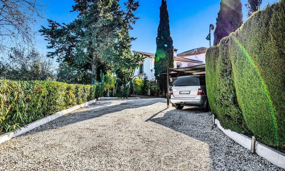 Villa rústica en venta en una amplia parcela en la Nueva Milla de Oro entre Marbella y Estepona 65595