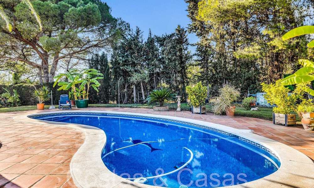 Villa rústica en venta en una amplia parcela en la Nueva Milla de Oro entre Marbella y Estepona 65596