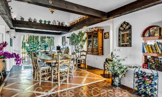 Villa rústica en venta en una amplia parcela en la Nueva Milla de Oro entre Marbella y Estepona 65601 