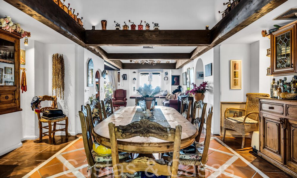 Villa rústica en venta en una amplia parcela en la Nueva Milla de Oro entre Marbella y Estepona 65603