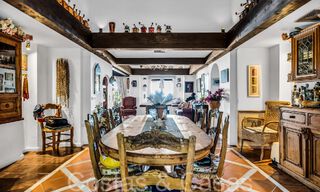 Villa rústica en venta en una amplia parcela en la Nueva Milla de Oro entre Marbella y Estepona 65603 