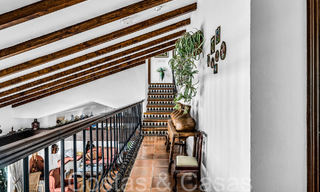 Villa rústica en venta en una amplia parcela en la Nueva Milla de Oro entre Marbella y Estepona 65609 