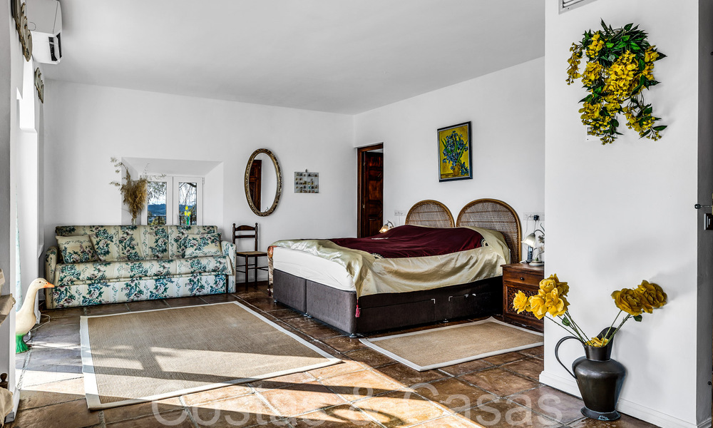 Villa rústica en venta en una amplia parcela en la Nueva Milla de Oro entre Marbella y Estepona 65614
