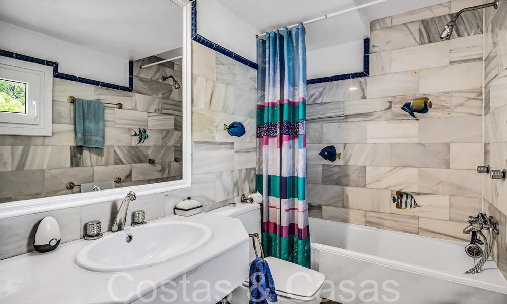Villa rústica en venta en una amplia parcela en la Nueva Milla de Oro entre Marbella y Estepona 65624