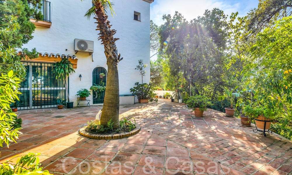 Villa rústica en venta en una amplia parcela en la Nueva Milla de Oro entre Marbella y Estepona 65640