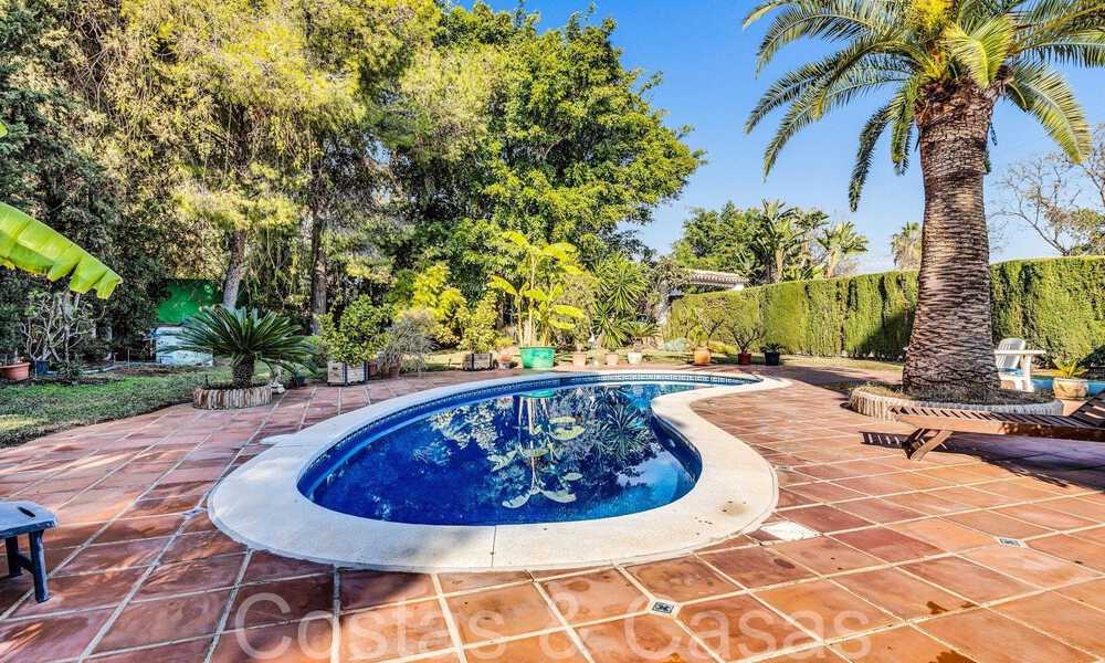 Villa rústica en venta en una amplia parcela en la Nueva Milla de Oro entre Marbella y Estepona 65641