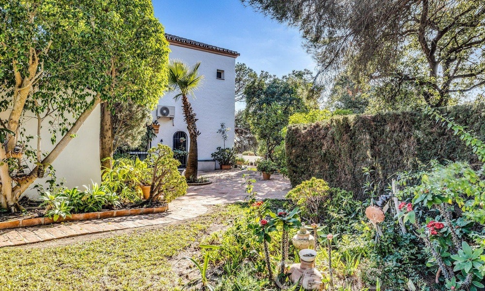 Villa rústica en venta en una amplia parcela en la Nueva Milla de Oro entre Marbella y Estepona 65642