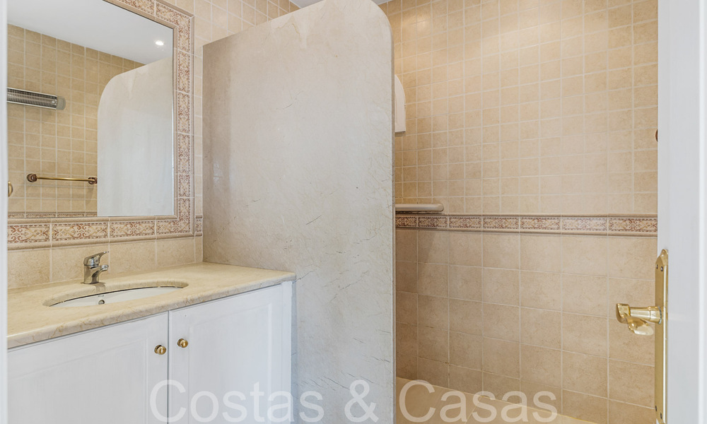 Villa andaluza en venta en un entorno de golf, a pocos minutos del centro de Estepona 65644