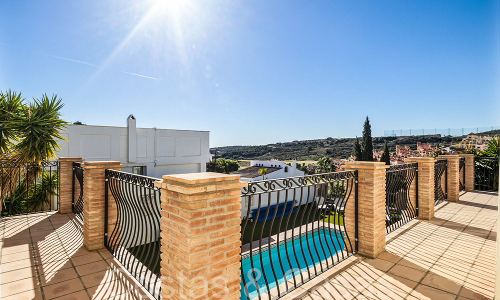 Villa andaluza en venta en un entorno de golf, a pocos minutos del centro de Estepona 65647