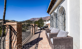 Villa andaluza en venta en un entorno de golf, a pocos minutos del centro de Estepona 65648 