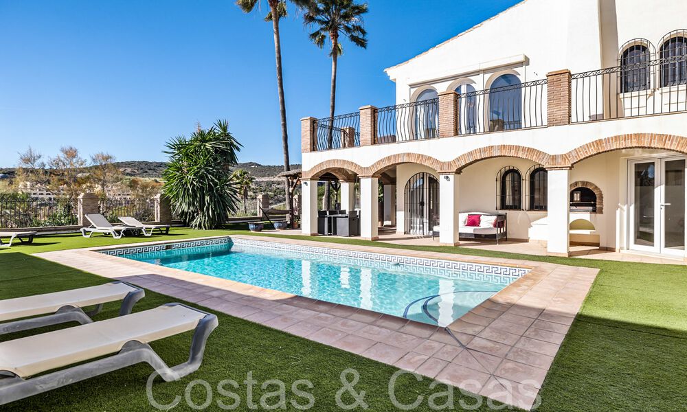 Villa andaluza en venta en un entorno de golf, a pocos minutos del centro de Estepona 65663
