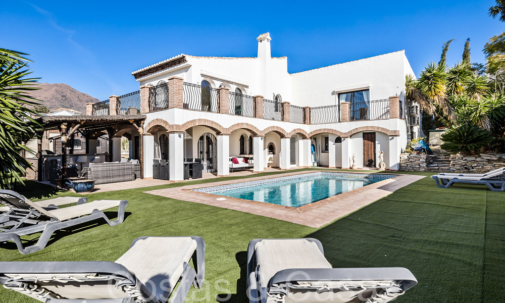 Villa andaluza en venta en un entorno de golf, a pocos minutos del centro de Estepona 65664