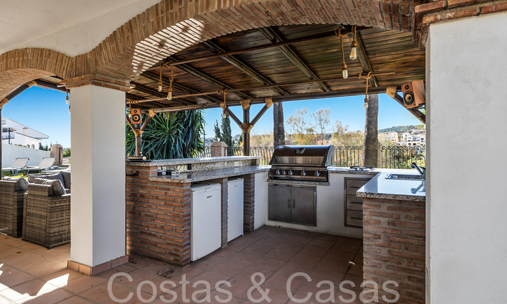 Villa andaluza en venta en un entorno de golf, a pocos minutos del centro de Estepona 65671