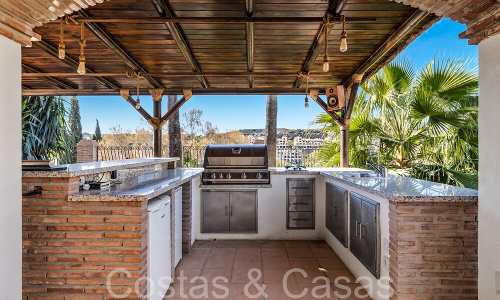 Villa andaluza en venta en un entorno de golf, a pocos minutos del centro de Estepona 65672