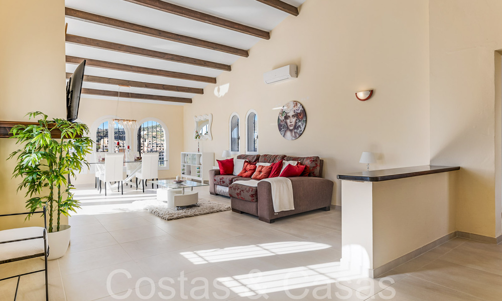 Villa andaluza en venta en un entorno de golf, a pocos minutos del centro de Estepona 65678