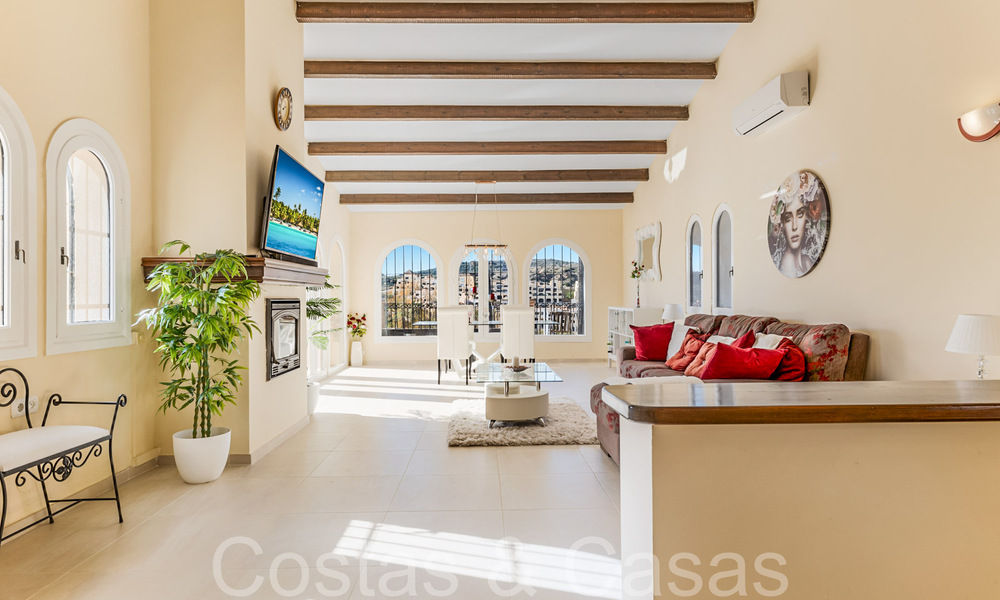Villa andaluza en venta en un entorno de golf, a pocos minutos del centro de Estepona 65679