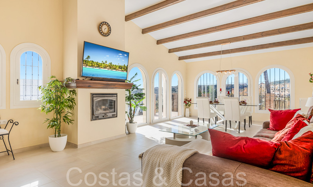 Villa andaluza en venta en un entorno de golf, a pocos minutos del centro de Estepona 65682