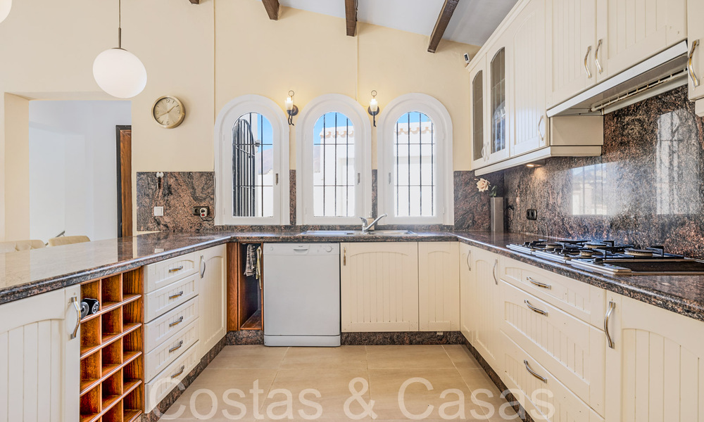 Villa andaluza en venta en un entorno de golf, a pocos minutos del centro de Estepona 65689