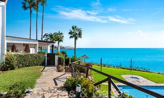Moderna casa en venta con impresionantes vistas al mar en un complejo en primera línea de playa cerca de Estepona 65380 